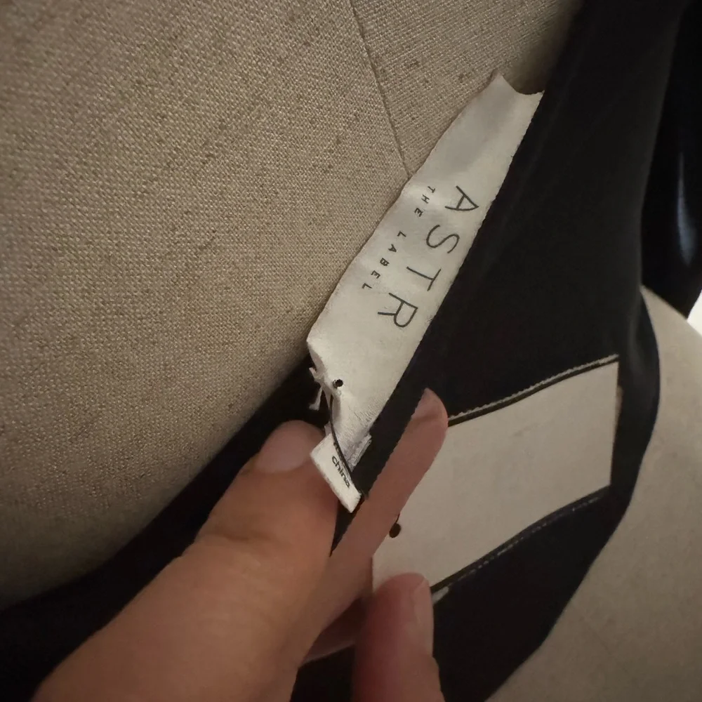 Astr the Label Betty Top Black - Picture 7 of 7